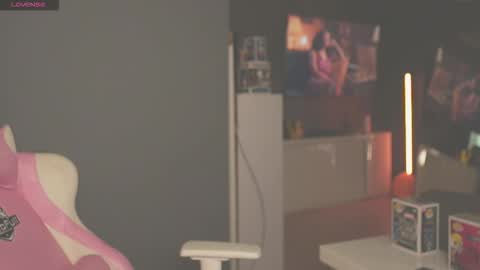 Laura online show from November 29, 11:42 pm