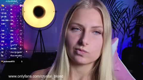 Snapshot of crystal_blond chatting on September 25, 8:06 pm Crystal online show from September 25, 8:06 pm