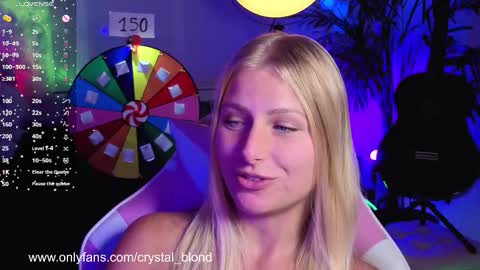 Snapshot of crystal_blond chatting on September 13, 9:01 pm Crystal online show from September 13, 9:01 pm