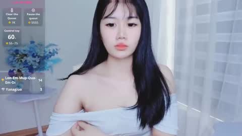 Snapshot of crystal_lea chatting on October 15, 1:41 am crystal_lea online show from October 15, 1:41 am