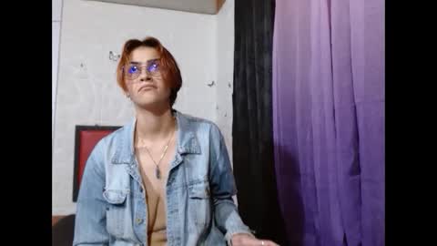 Snapshot of crystal_starx chatting on February 6, 10:21 pm Crystal Blaze online show from February 6, 10:21 pm