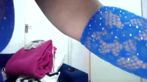 Snapshot of crystaljes chatting on December 3, 5:55 pm crystaljes online show from December 3, 5:55 pm