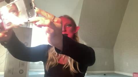 CrystalBabyy online show from October 30, 9:05 pm