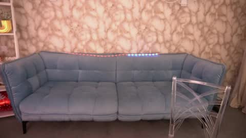 crystallpaws_ online show from April 4, 5:50 am