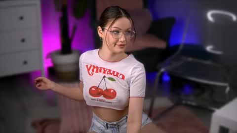 CrystalMo0n online show from March 27, 12:17 pm