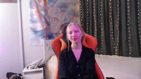 Snapshot of crystalyss chatting on January 24, 7:49 pm Lia online show from January 24, 7:49 pm