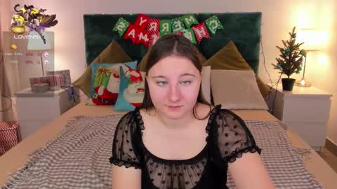 cuddlyskitty online show from December 23, 8:29 am