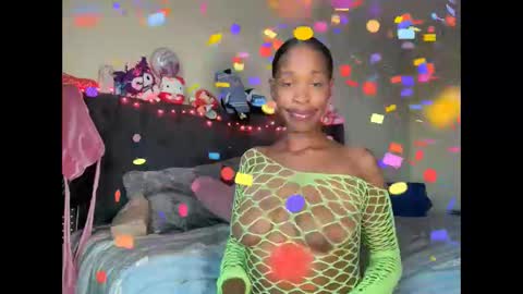 Snapshot of cum2charmxx chatting on October 19, 12:45 am cum2charmxx online show from October 19, 12:45 am
