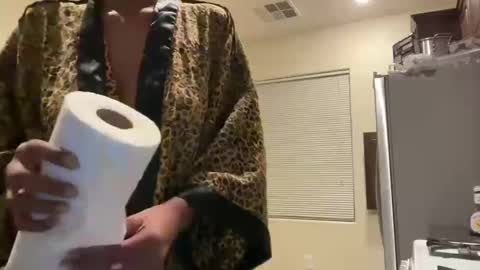 Snapshot of cum2charmxx chatting on October 13, 6:05 am cum2charmxx online show from October 13, 6:05 am