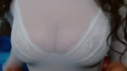 curlybutterfly online show from October 27, 11:43 pm