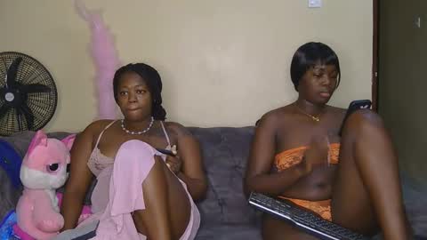 Snapshot of curvyebony1 chatting on February 19, 3:28 am curtis online show from February 19, 3:28 am