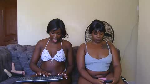 Snapshot of curvyebony1 chatting on January 25, 1:14 pm curtis online show from January 25, 1:14 pm