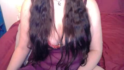 Snapshot of curvygamerceline chatting on September 24, 7:13 pm Celine Fawe online show from September 24, 7:13 pm