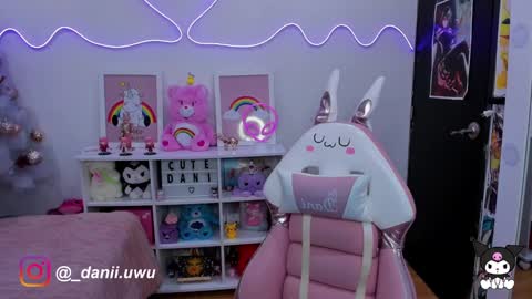 Snapshot of cute_dani__ chatting on December 13, 7:59 am Dani  online show from December 13, 7:59 am