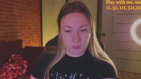 Snapshot of cute_darina chatting on December 24, 1:38 am Everyday stream in the same time online show from December 24, 1:38 am