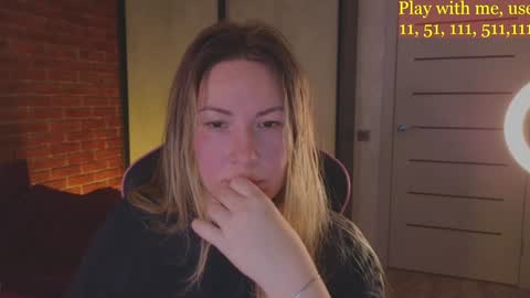 Snapshot of cute_darina chatting on December 8, 5:18 am Everyday stream in the same time online show from December 8, 5:18 am