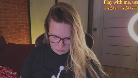 Snapshot of cute_darina chatting on December 13, 5:27 am Everyday stream in the same time online show from December 13, 5:27 am