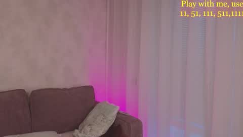 Snapshot of cute_darina chatting on September 13, 1:35 am Everyday stream in the same time online show from September 13, 1:35 am