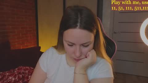 Snapshot of cute_darina chatting on December 3, 4:02 am Everyday stream in the same time online show from December 3, 4:02 am