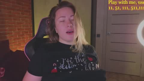 Snapshot of cute_darina chatting on December 19, 2:45 am Everyday stream in the same time online show from December 19, 2:45 am