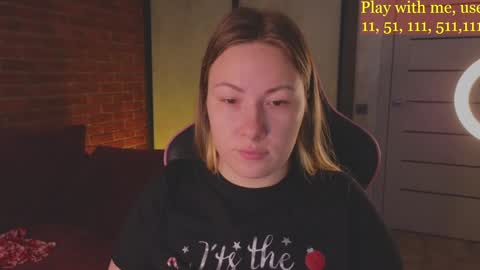 Snapshot of cute_darina chatting on December 22, 5:23 am Everyday stream in the same time online show from December 22, 5:23 am