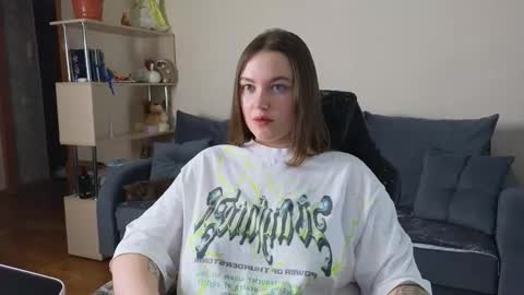 Snapshot of cute_junk chatting on October 1, 6:35 pm Kite and Jack online show from October 1, 6:35 pm