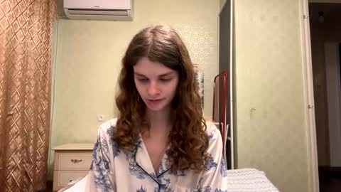 cute_kitte online show from December 13, 8:26 pm