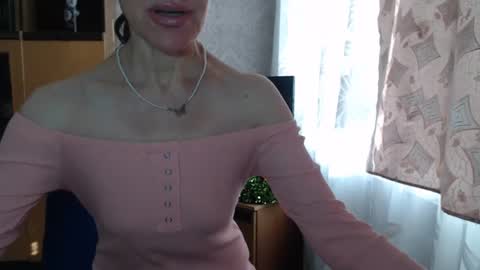 Snapshot of cute_lion_ chatting on January 1, 9:49 am cute_lion_ online show from January 1, 9:49 am
