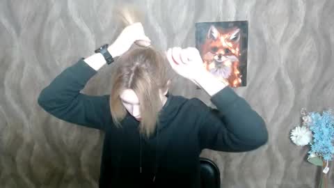 Mia online show from December 14, 6:24 am