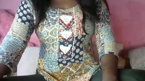 alia online show from October 3, 9:47 am