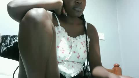 Snapshot of cute_roxie chatting on January 13, 10:47 am cute_roxie online show from January 13, 10:47 am