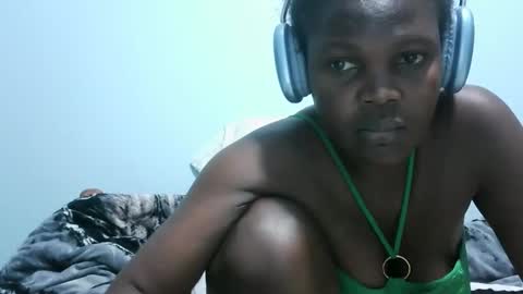 Snapshot of cute_roxie chatting on January 22, 8:06 pm cute_roxie online show from January 22, 8:06 pm