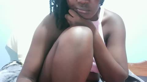Snapshot of cute_roxie chatting on February 9, 10:42 am cute_roxie online show from February 9, 10:42 am