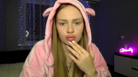 cute_shy06 online show from December 17, 9:30 pm