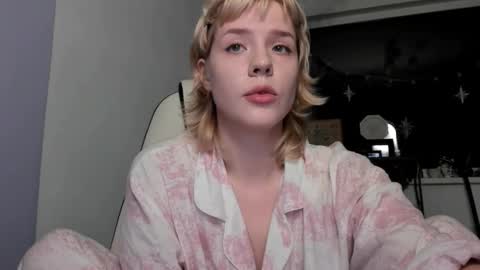 Amy online show from October 4, 2:43 pm