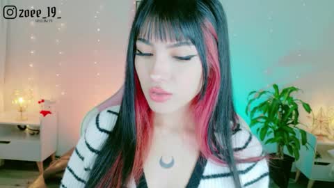 Zoe  online show from April 10, 4:51 am