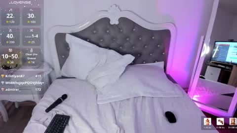 cutesofiaa online show from May 16, 12:35 am