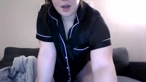 cutiecaleighxo online show from December 3, 7:27 pm