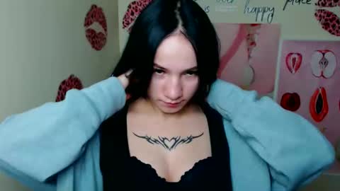 Snapshot of cutielady_ chatting on October 10, 6:24 pm Emma online show from October 10, 6:24 pm