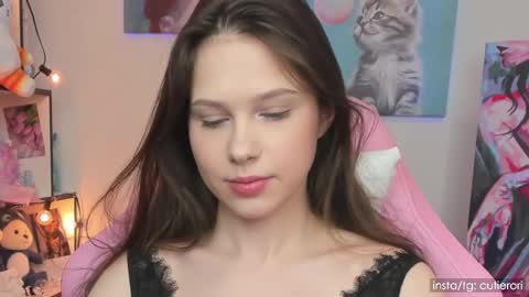 Rori  Instagram cutierori  online show from December 17, 3:06 am