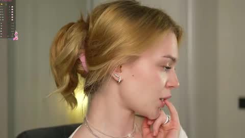 EMILY online show from November 14, 3:45 pm