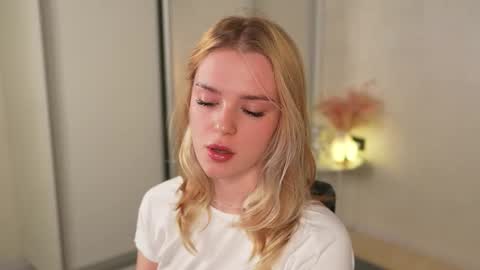 EMILY online show from November 6, 4:46 pm