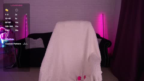 Snapshot of daenerys_daen chatting on February 4, 8:24 am daenerys_daen online show from February 4, 8:24 am