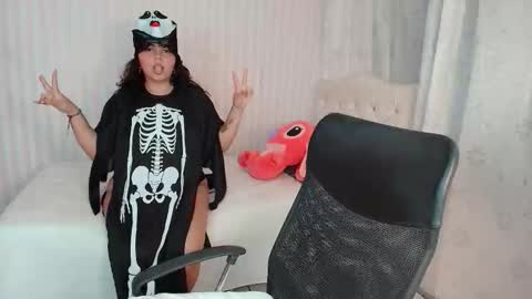 daeneryslove_doll online show from November 4, 3:55 am