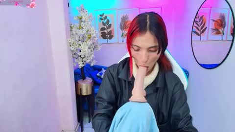 dafne huges online show from November 25, 8:09 pm