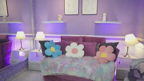 Dahlia Grey online show from November 25, 11:45 am