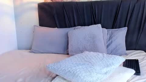 Daila Smith  online show from January 18, 5:31 pm