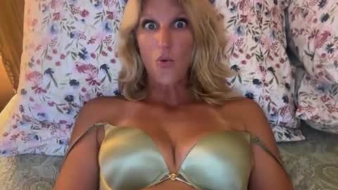 Daisy137 online show from October 8, 7:51 pm