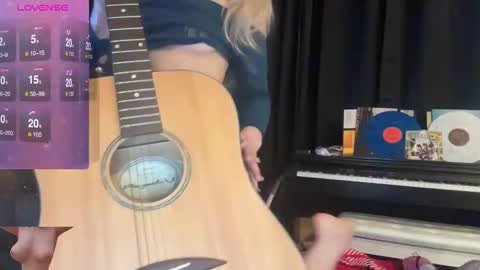 DaisyDivine online show from December 4, 2:52 pm