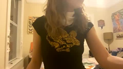 Snapshot of daisybaby699 chatting on February 23, 5:39 am DaisyB3 online show from February 23, 5:39 am